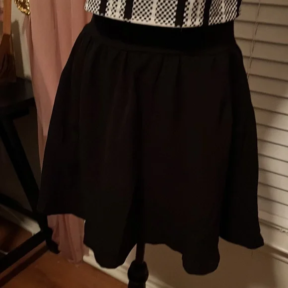 Black and white dress - Picture 5 of 7